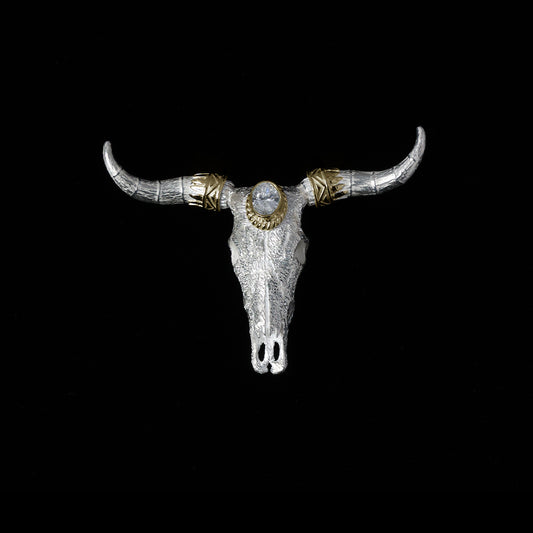 ロングホーンスカルペンダント中金縄"ラボグラウンダイヤモンド"〜SV角×K18角パーツ(バンダナ)付き ダイヤモンド-ダスト加工〜