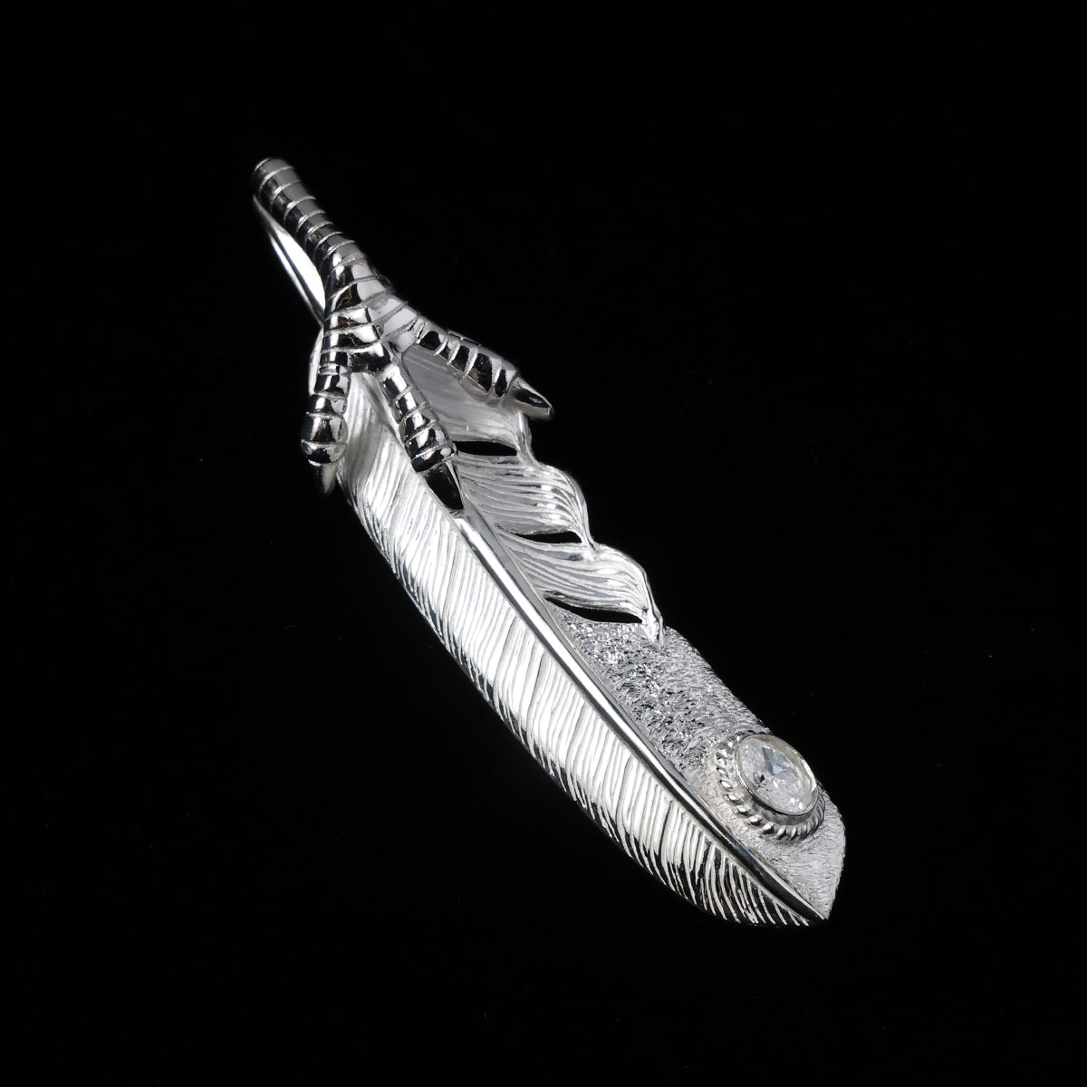 特大プラチナ爪フェザープラチナ縄"ラボグラウンダイヤモンド"(右向き)ダイヤモンド-ダスト加工