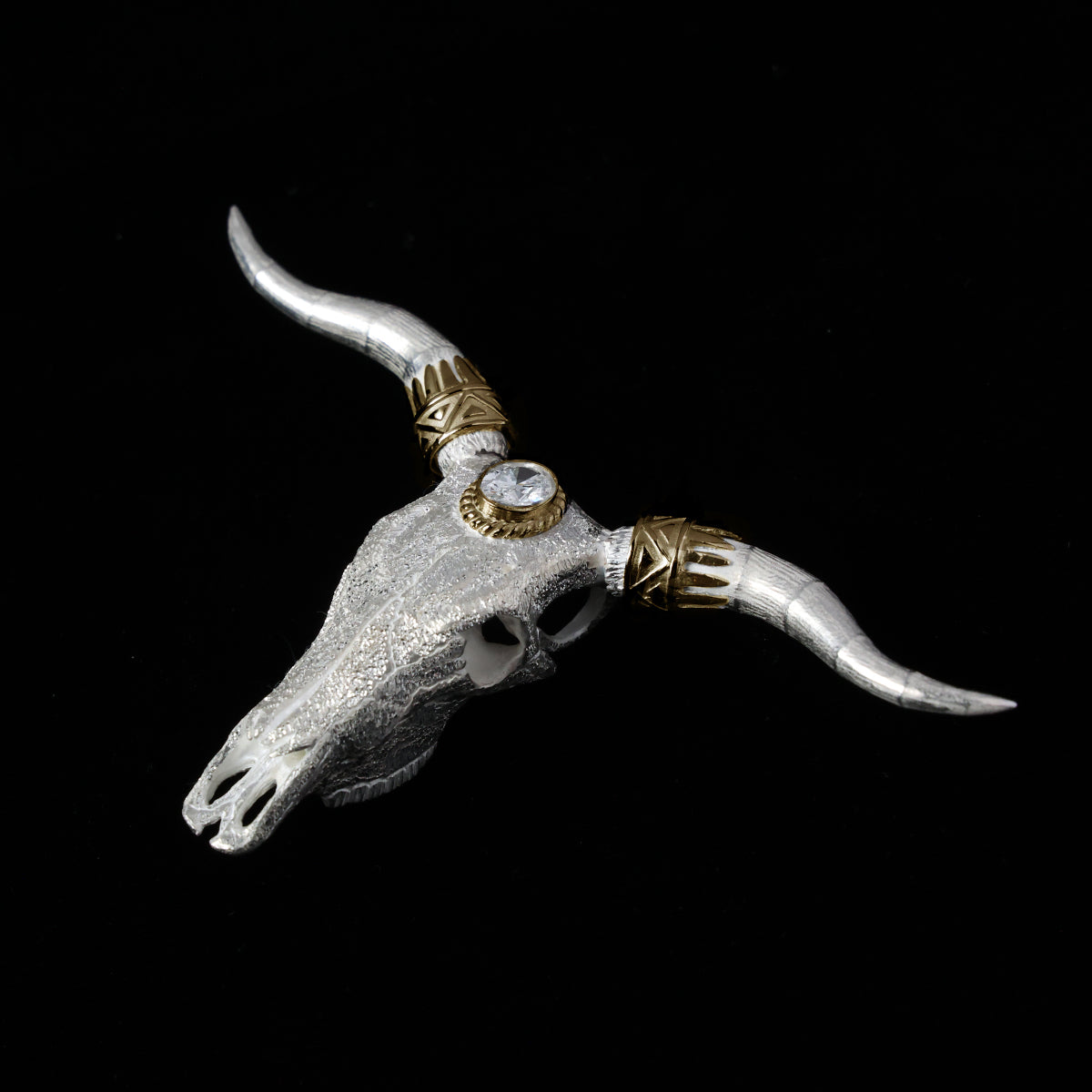 ロングホーンスカルペンダント大金縄"ラボグラウンダイヤモンド"〜SV角×K18角パーツ(バンダナ)付き ダイヤモンド-ダスト加工〜