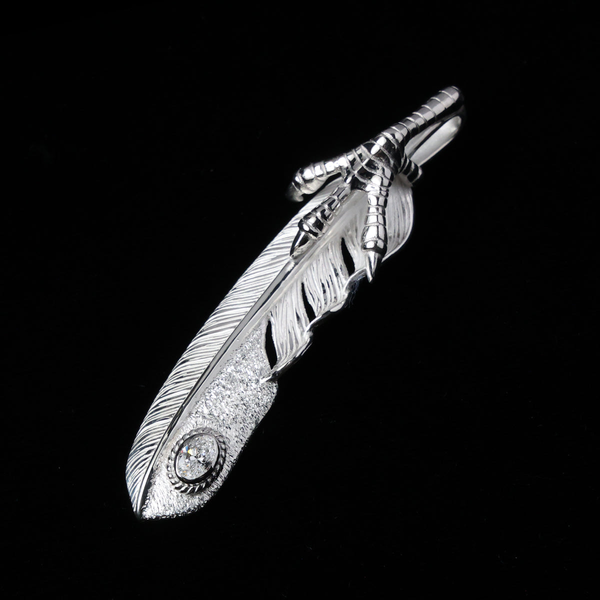 特大プラチナ爪フェザープラチナ縄"ラボグラウンダイヤモンド"(右向き)ダイヤモンド-ダスト加工