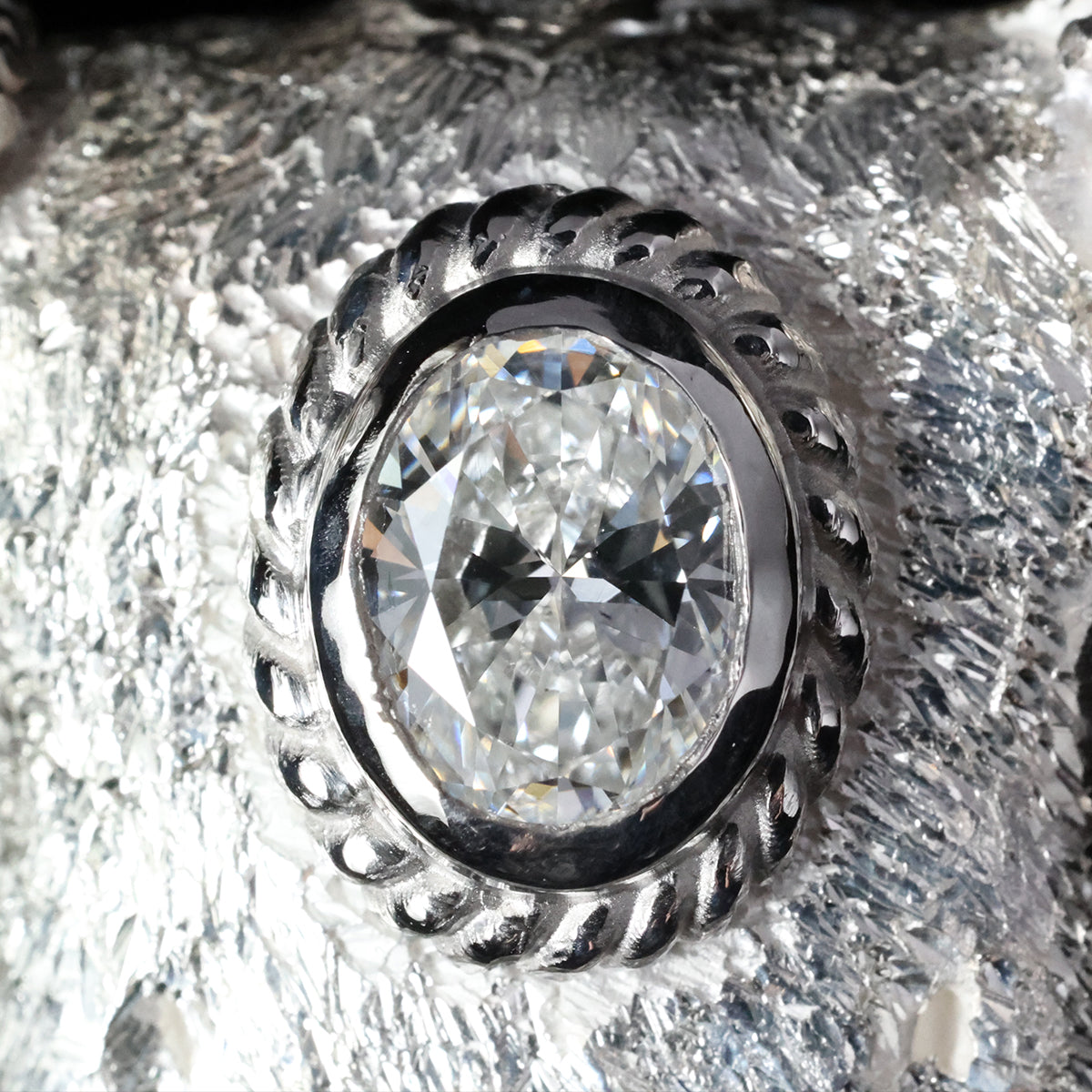 ロングホーンスカルペンダント大プラチナ縄"ラボグラウンダイヤモンド"〜SV角×プラチナ角パーツ(バンダナ)付き ダイヤモンド-ダスト加工〜