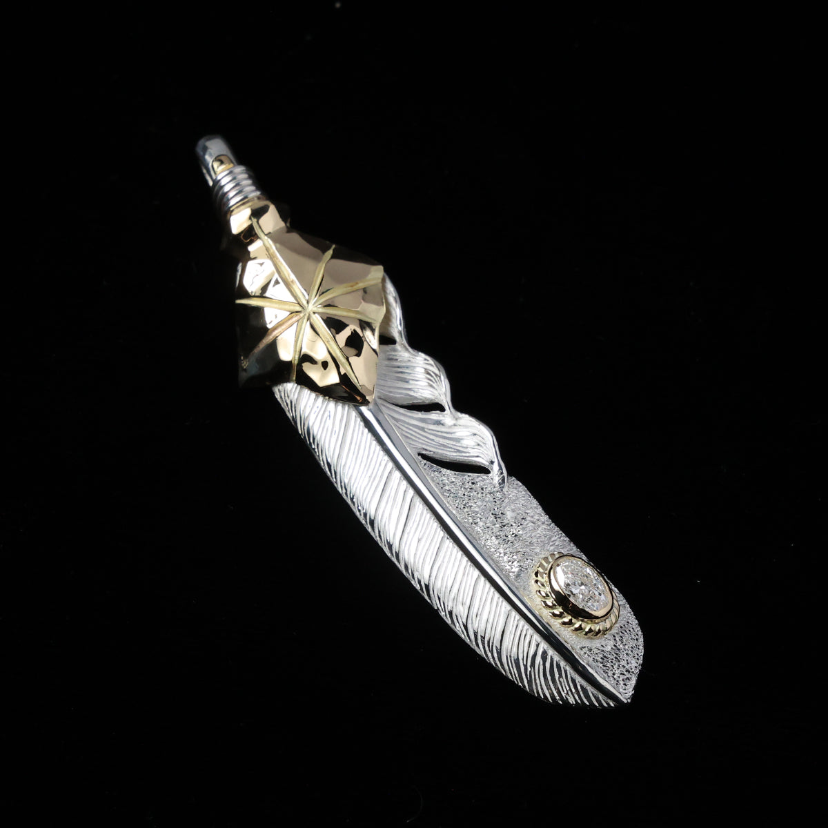 特大K18矢尻フェザー金縄"ラボグラウンダイヤモンド"(右向き)ダイヤモンド-ダスト加工