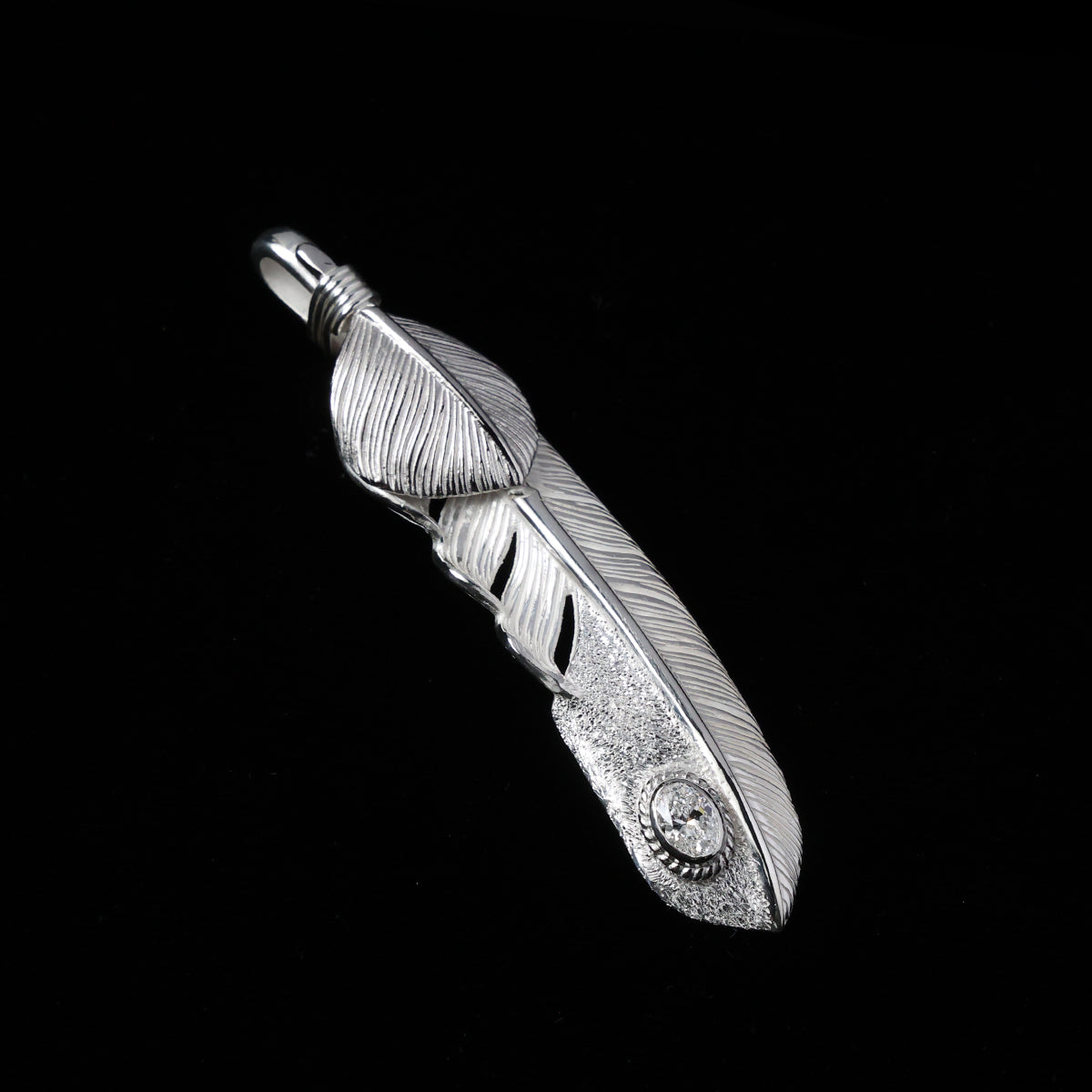 プラチナハートフェザーLLプラチナ縄"ラボグラウンダイヤモンド"(左向き)ダイヤモンド-ダスト加工