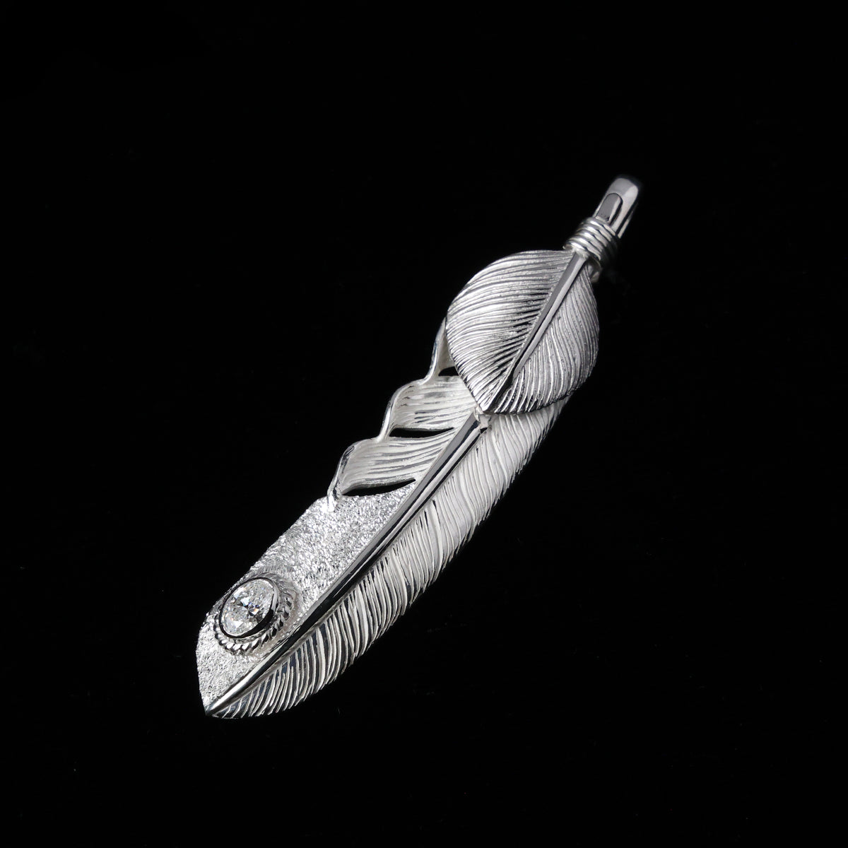 プラチナハートフェザーLLプラチナ縄"ラボグラウンダイヤモンド"(左向き)ダイヤモンド-ダスト加工